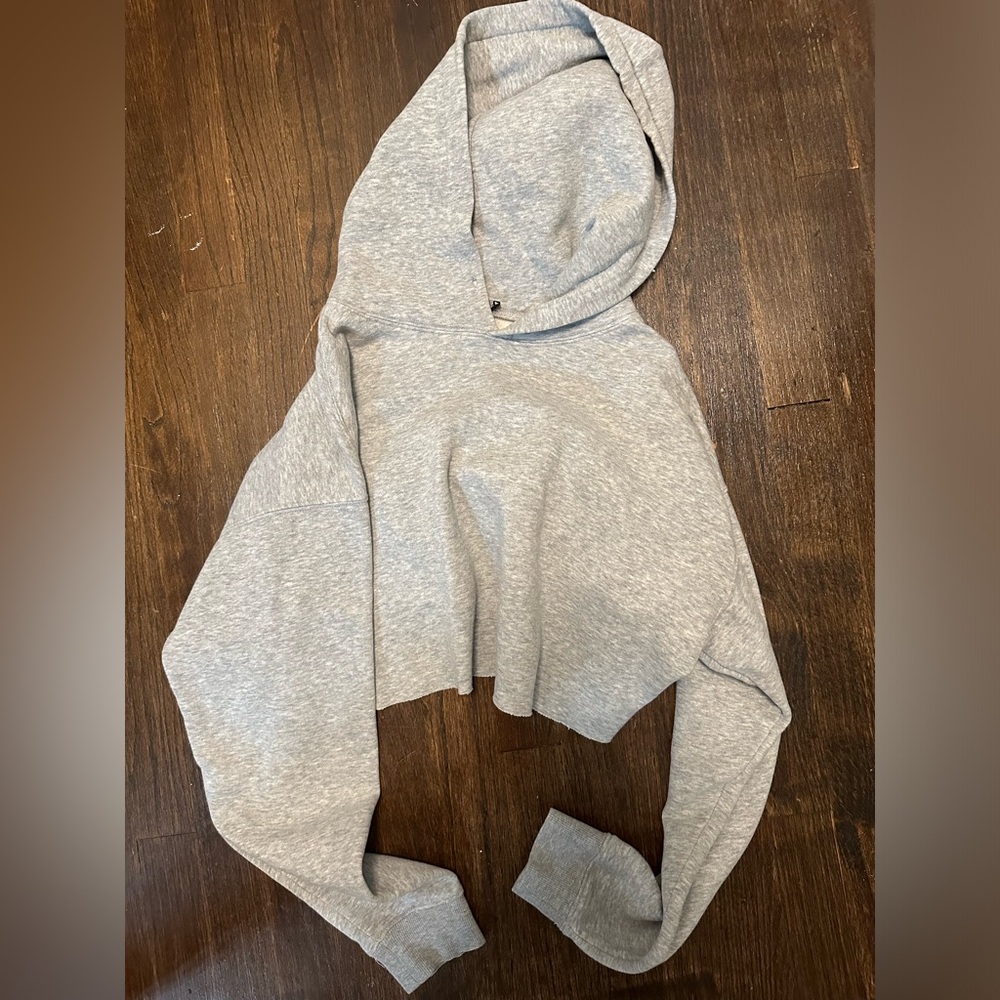 URBAN OUTFITTERS Cropped Grey Hoodie
